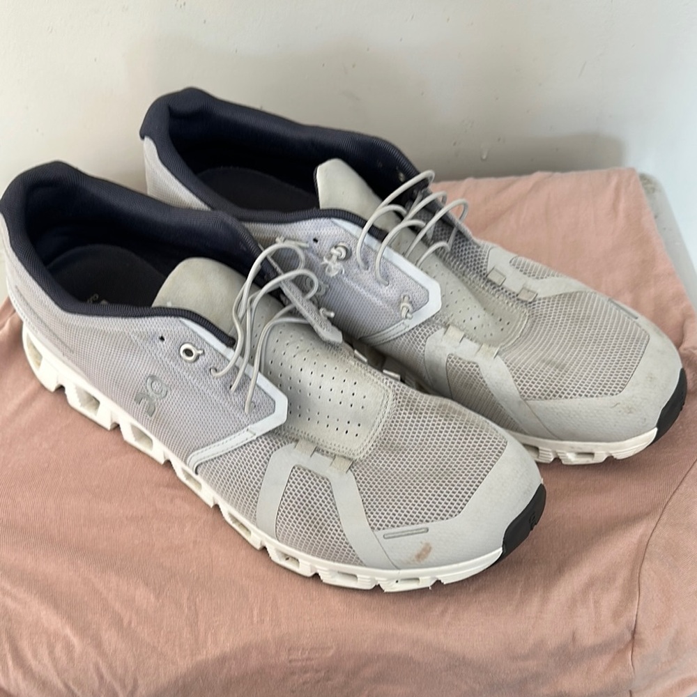 On Running Men's Gray Running Shoes